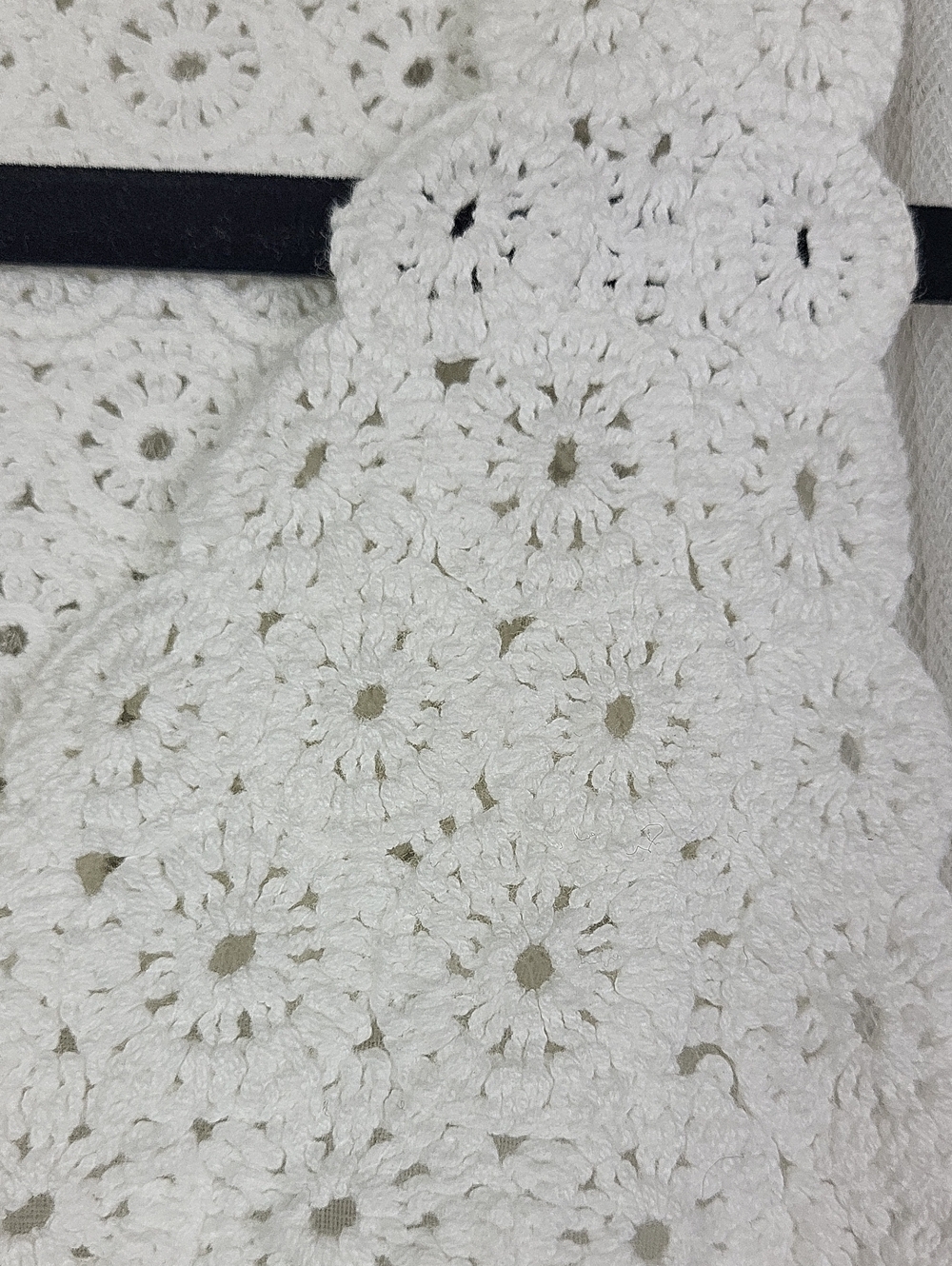 Madewell White Linen & Crochet Yoke Button-Front Camisole Tank. Size 4 - Picture 5 of 6